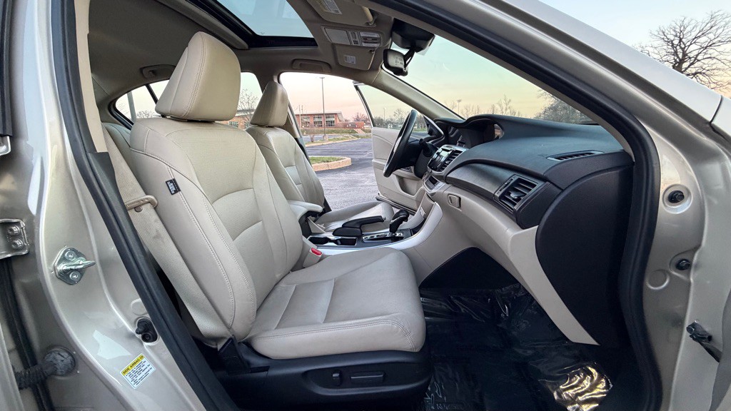 2015 Honda Accord Image 12