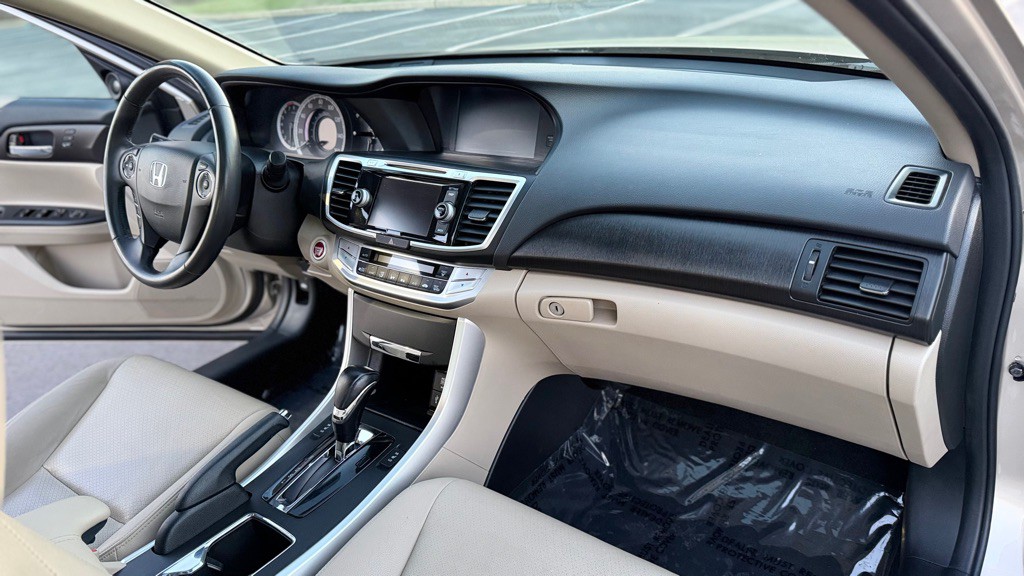 2015 Honda Accord Image 15