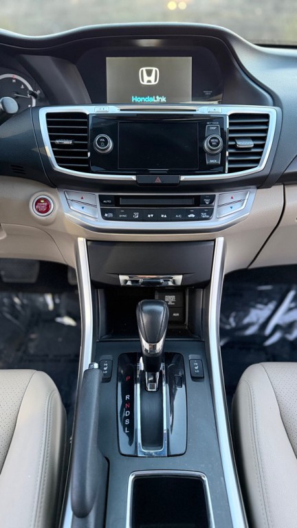 2015 Honda Accord Image 18