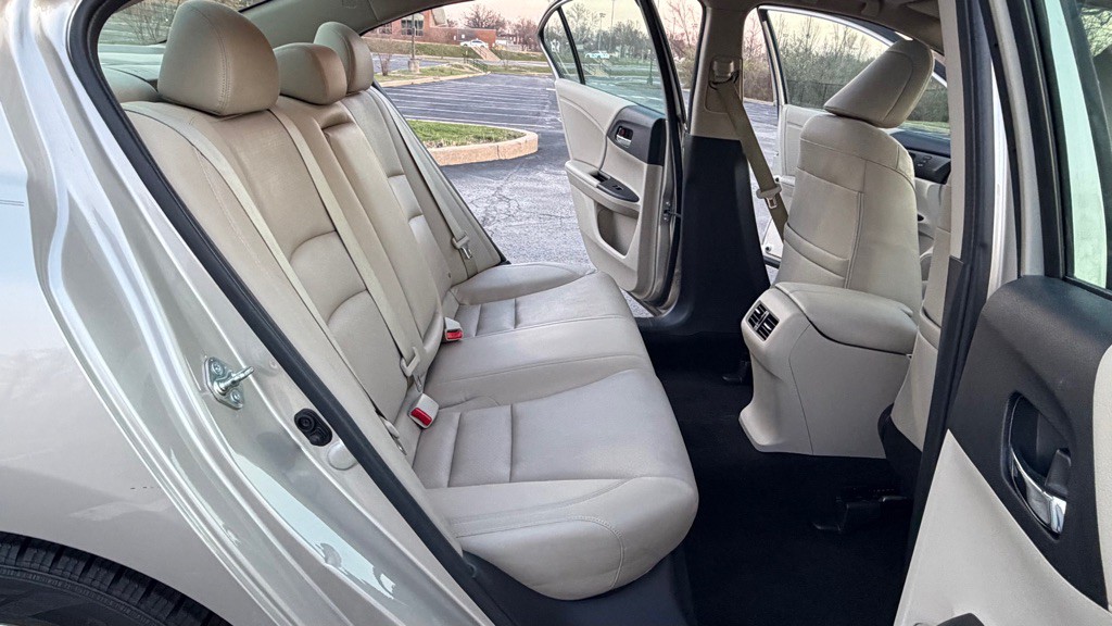 2015 Honda Accord Image 24