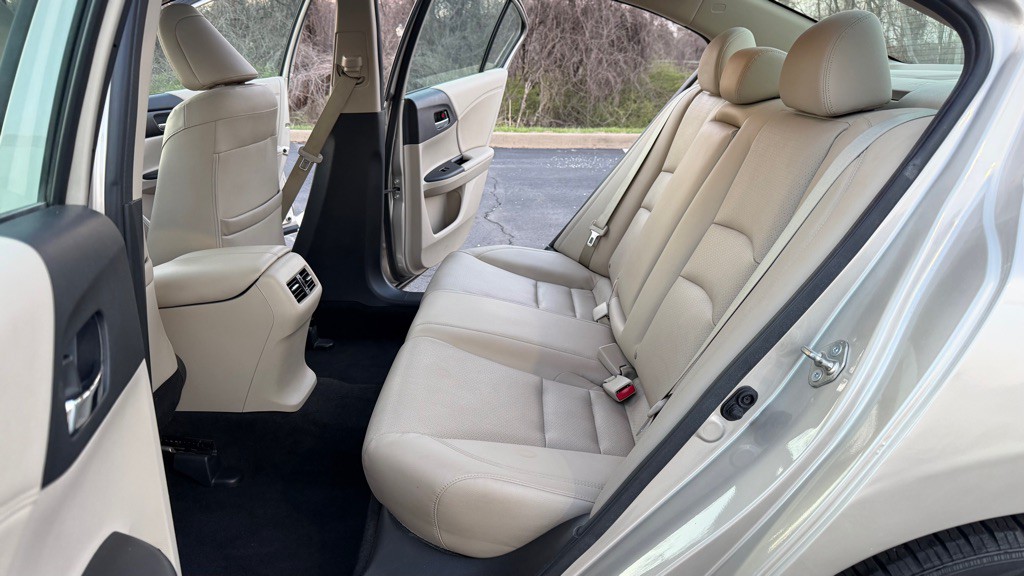 2015 Honda Accord Image 26