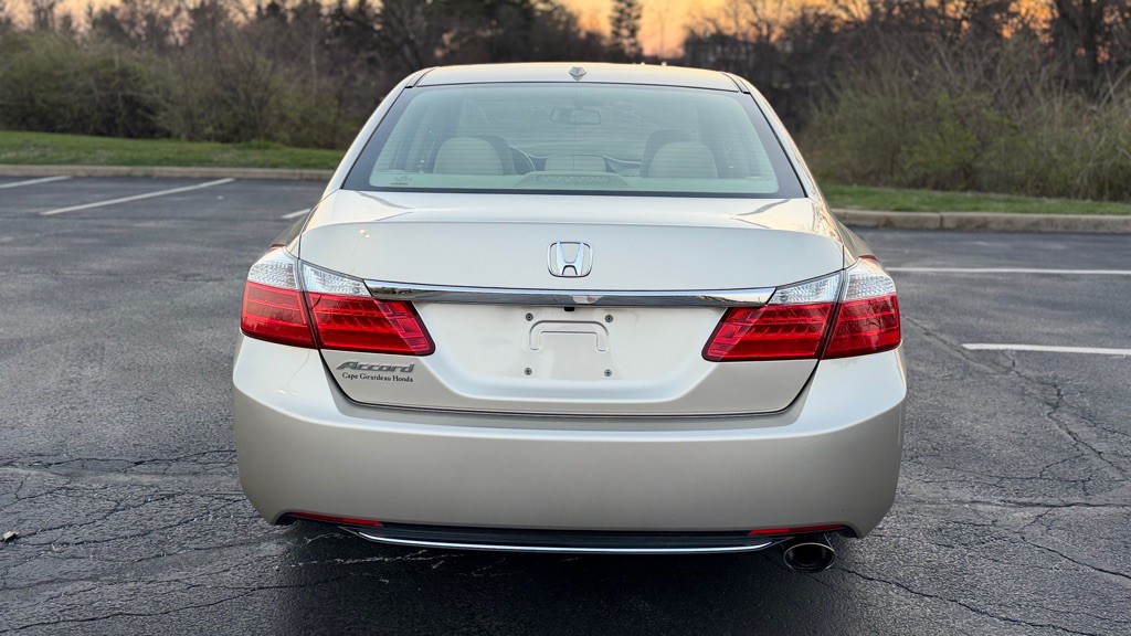 2015 Honda Accord Image 30