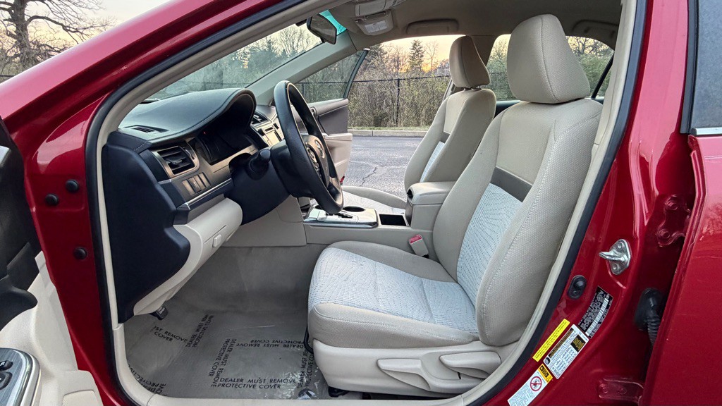 2014 Toyota Camry Image 12