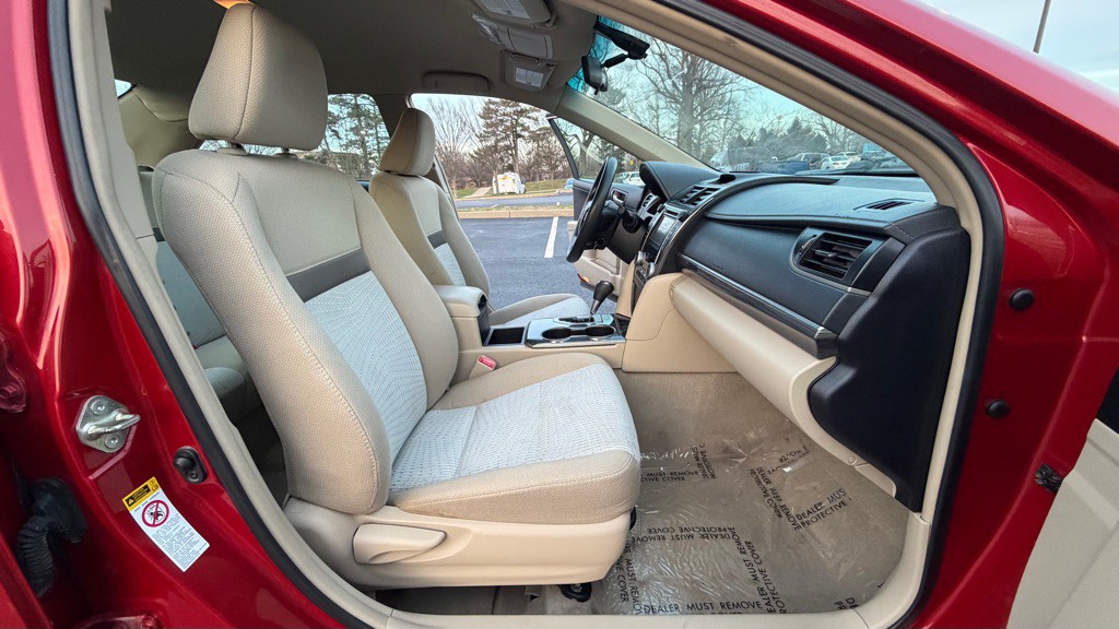 2014 Toyota Camry Image 14