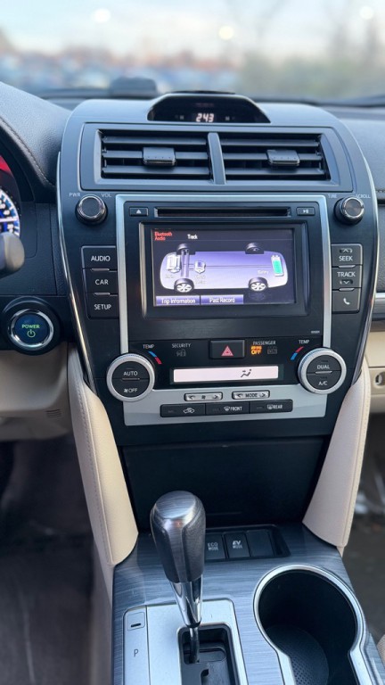 2014 Toyota Camry Image 16