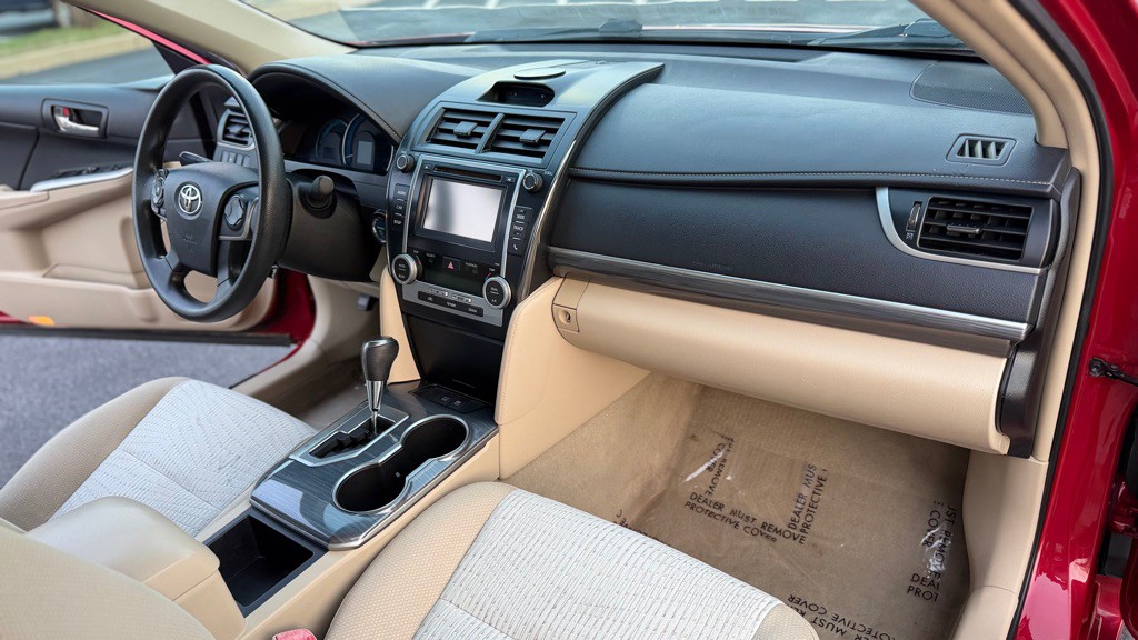 2014 Toyota Camry Image 17