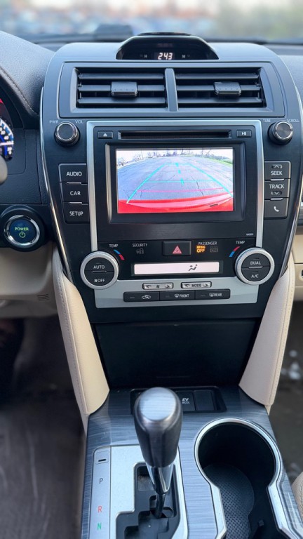 2014 Toyota Camry Image 20