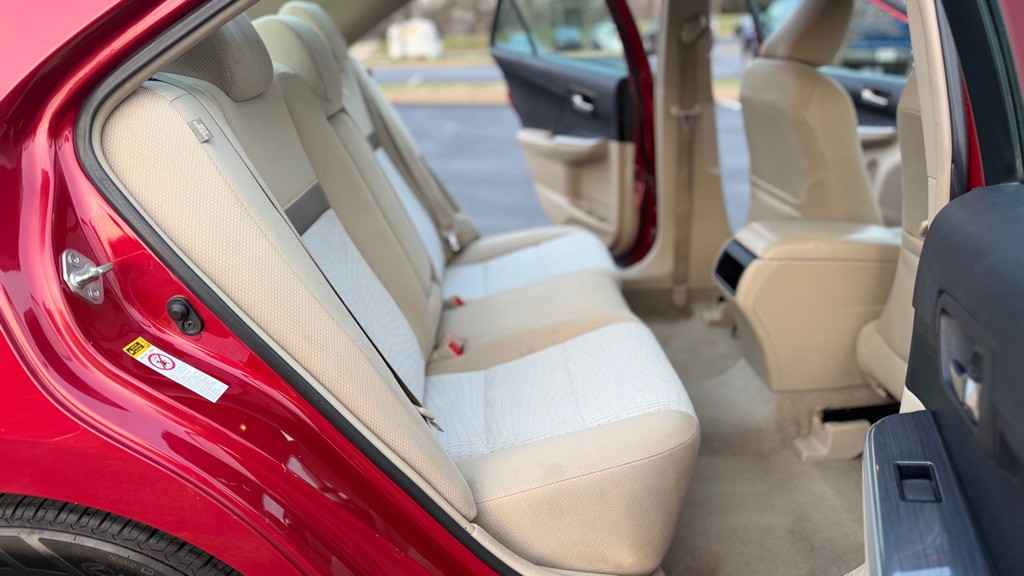 2014 Toyota Camry Image 21
