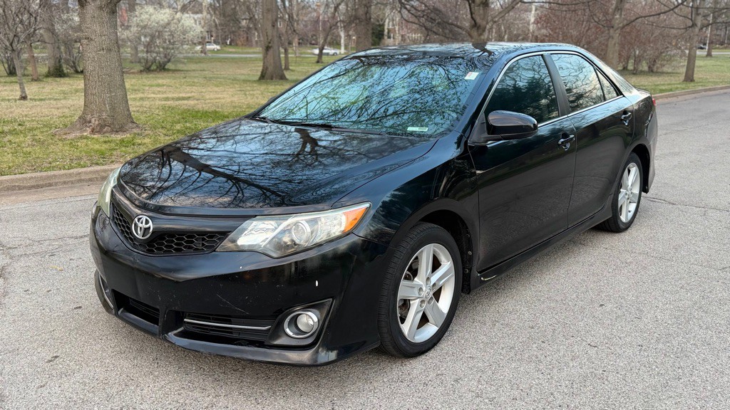 2013 Toyota Camry Image 1
