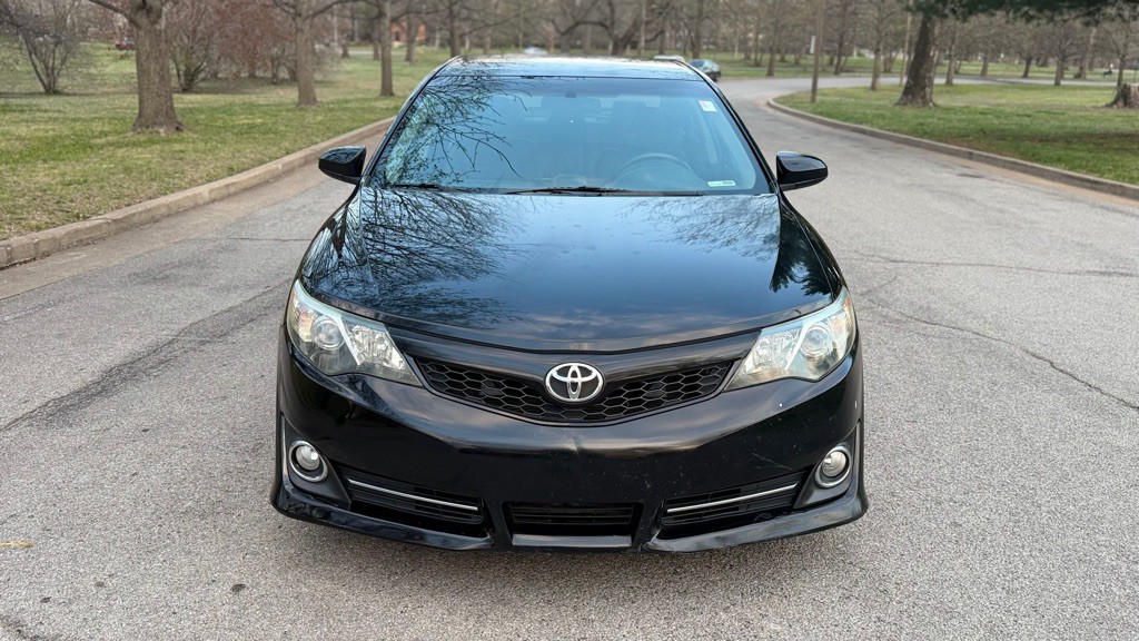 2013 Toyota Camry Image 2