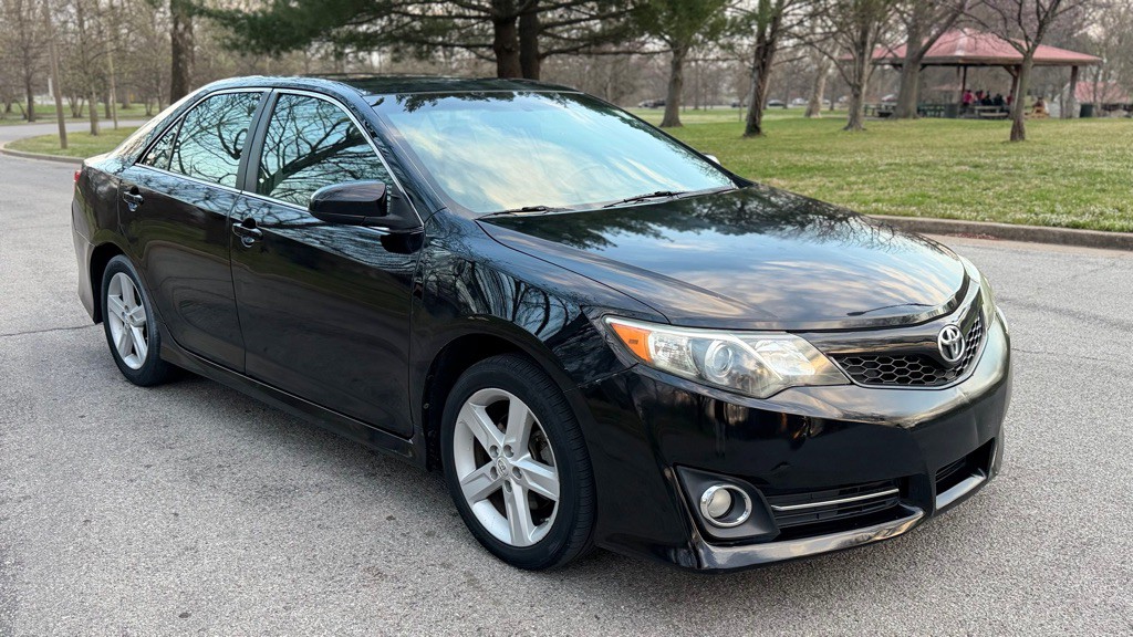 2013 Toyota Camry Image 4