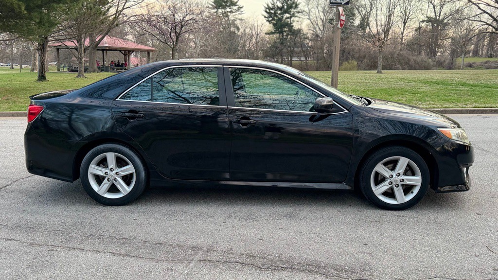 2013 Toyota Camry Image 6