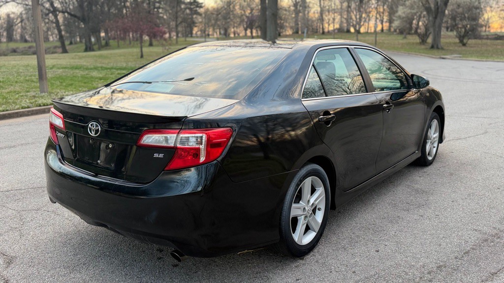 2013 Toyota Camry Image 9