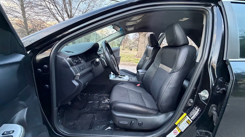 2013 Toyota Camry Image 12