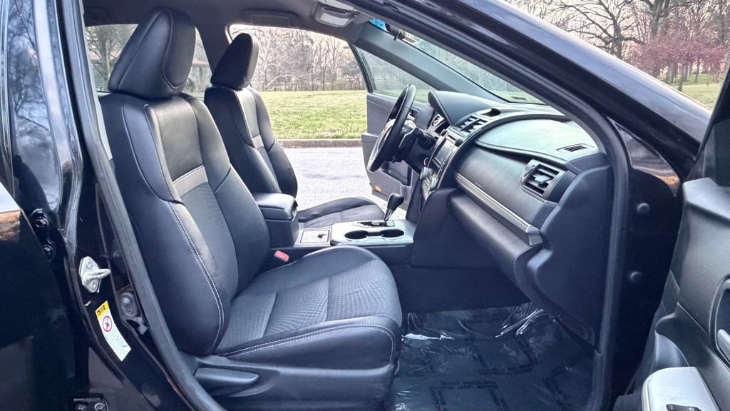 2013 Toyota Camry Image 14