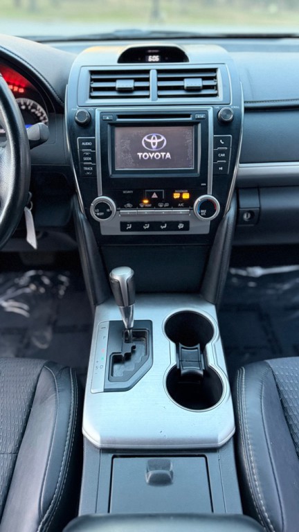 2013 Toyota Camry Image 16