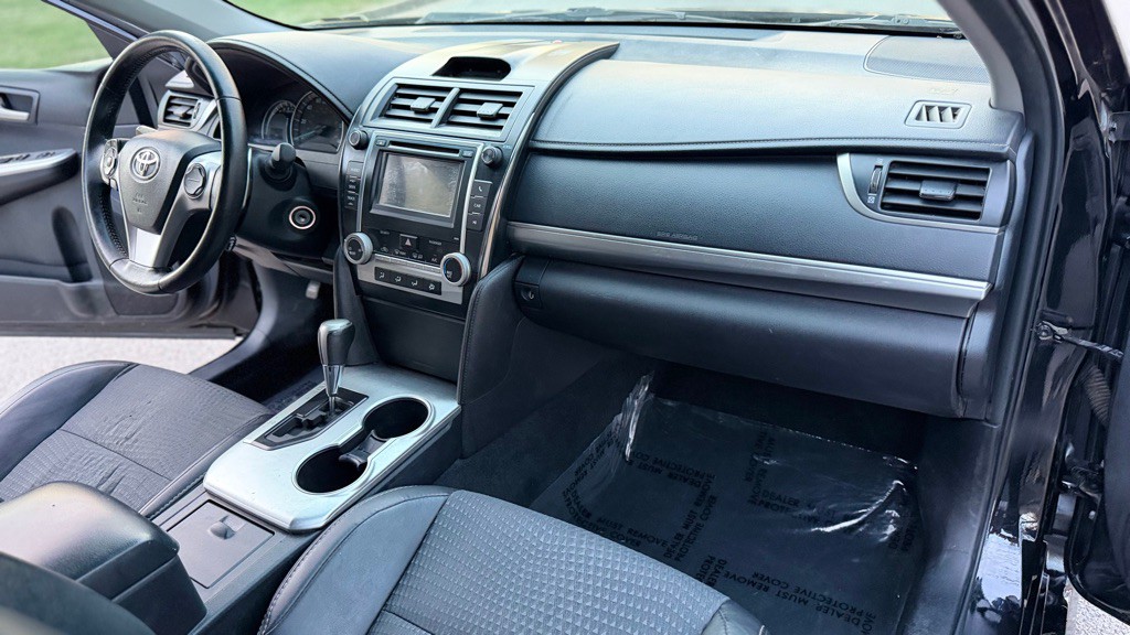 2013 Toyota Camry Image 17