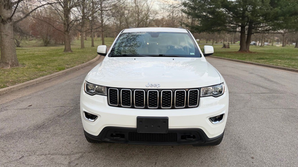 2017 Jeep Grand Cherokee Image 2