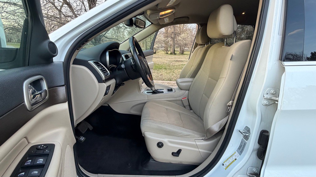 2017 Jeep Grand Cherokee Image 12