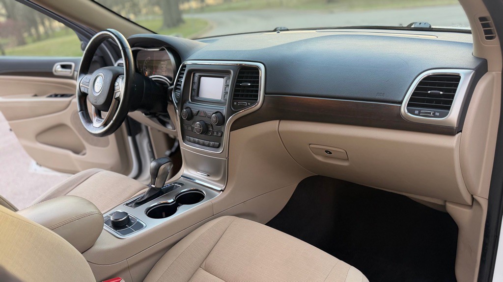 2017 Jeep Grand Cherokee Image 17