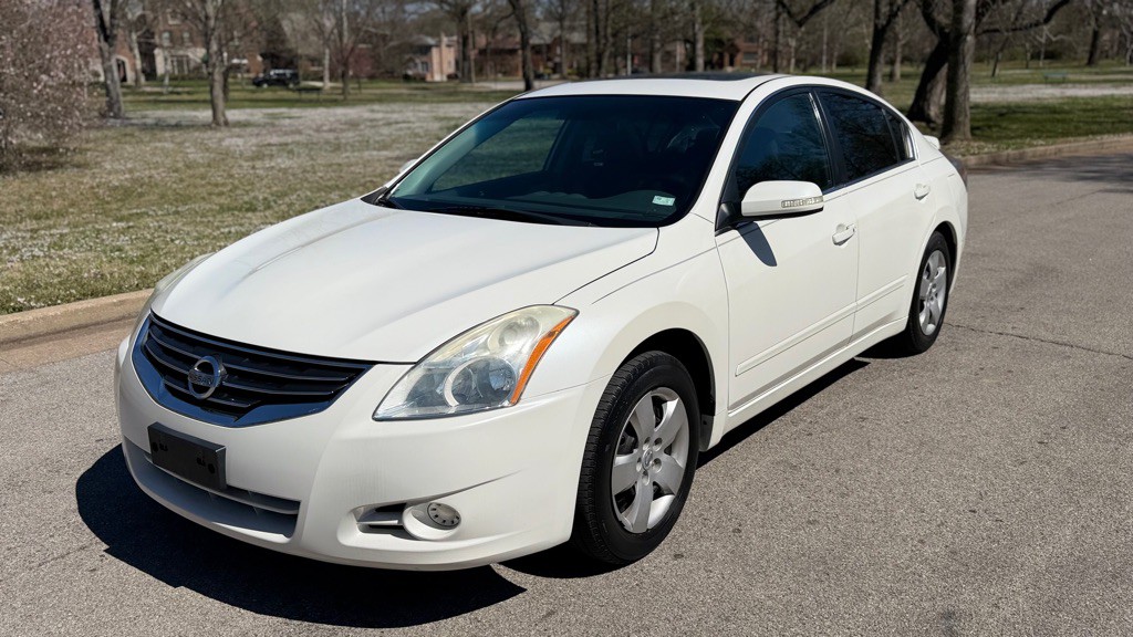 2010 Nissan Altima Image 1