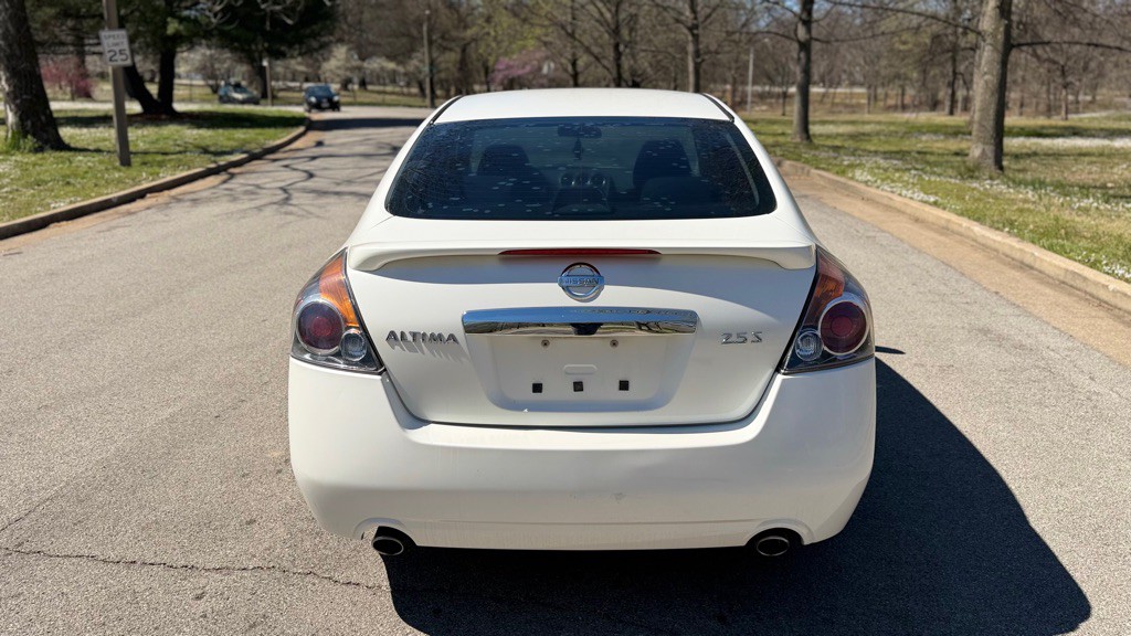 2010 Nissan Altima Image 8