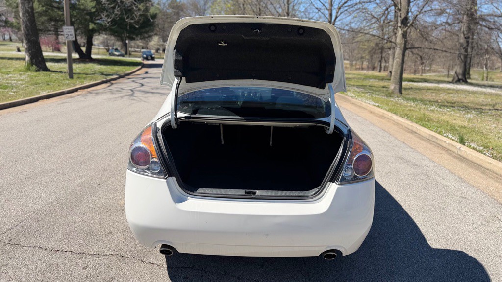 2010 Nissan Altima Image 10
