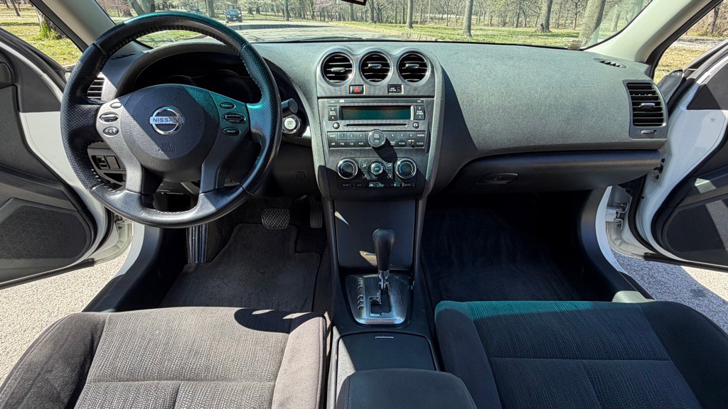 2010 Nissan Altima Image 12