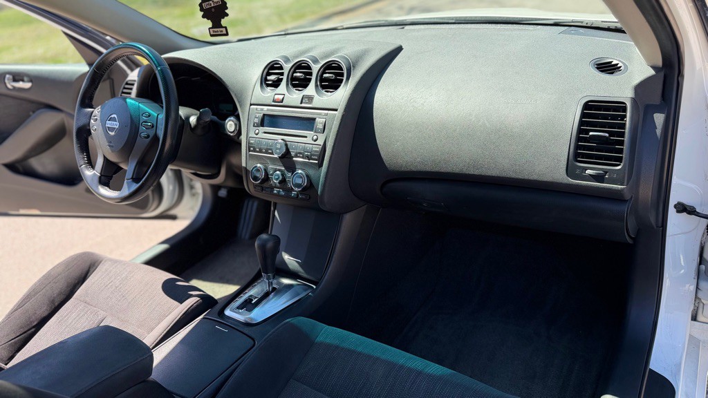 2010 Nissan Altima Image 17