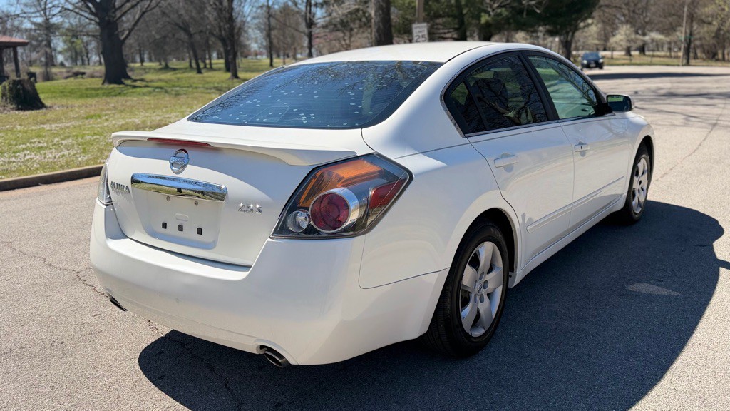 2010 Nissan Altima Image 9