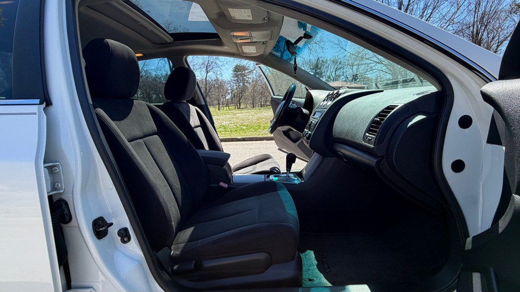 2010 Nissan Altima Image 12