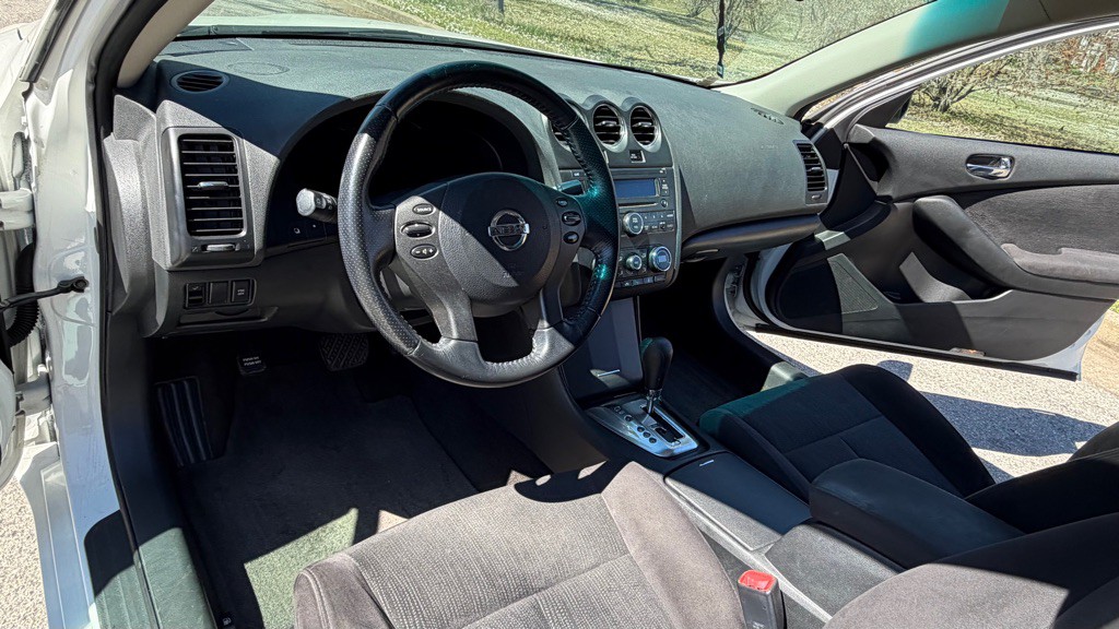 2010 Nissan Altima Image 13
