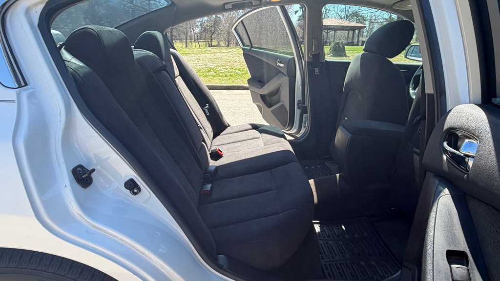 2010 Nissan Altima Image 21