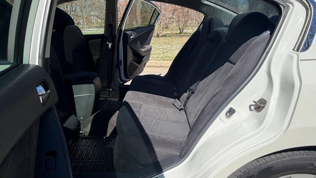 2010 Nissan Altima Image 23