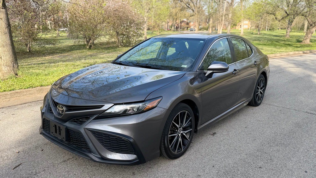 2021 Toyota Camry Image 1