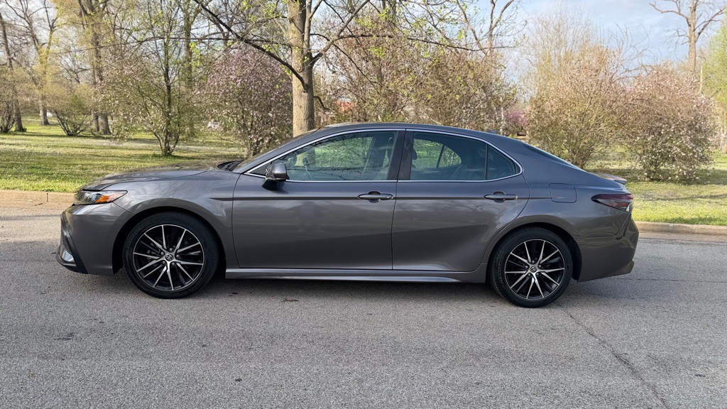 2021 Toyota Camry Image 3