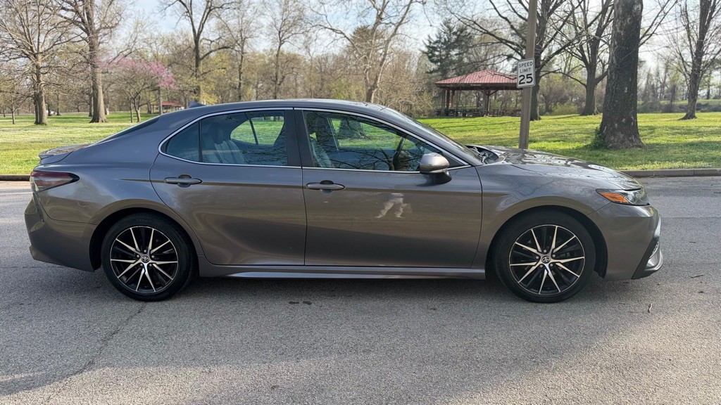 2021 Toyota Camry Image 6