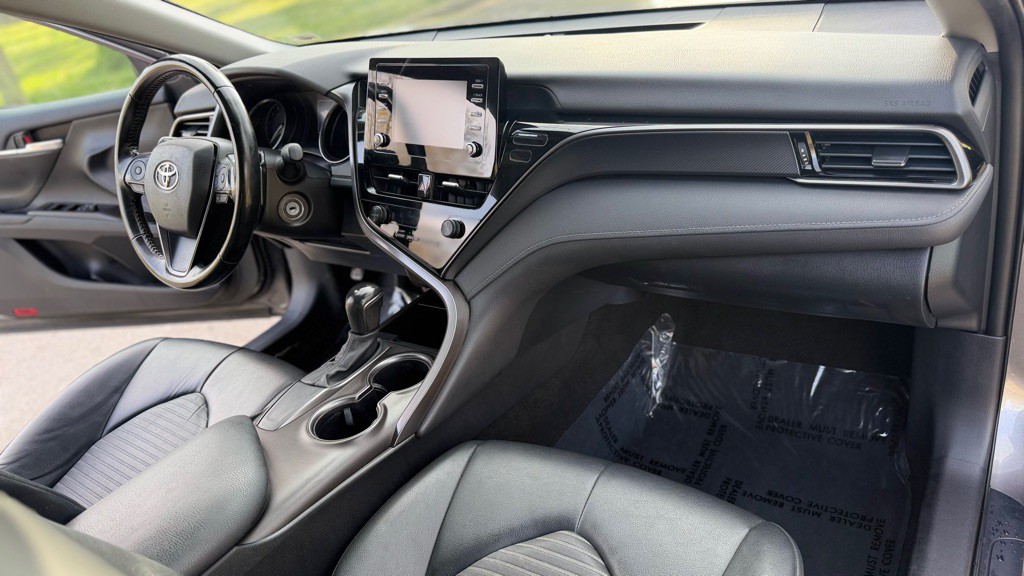 2021 Toyota Camry Image 17