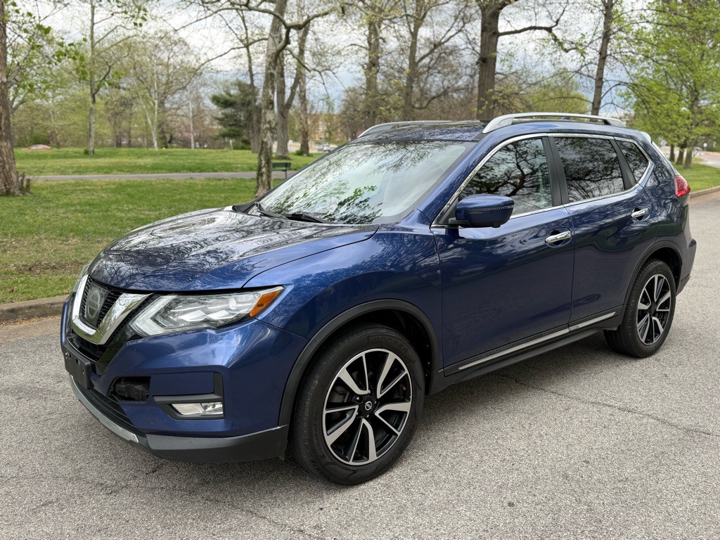 2017 Nissan Rogue Image 1