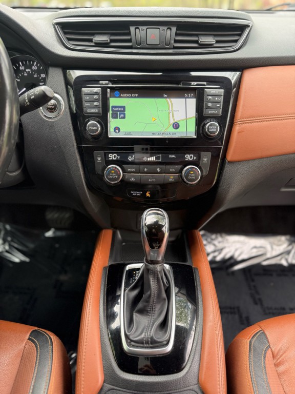 2017 Nissan Rogue Image 11
