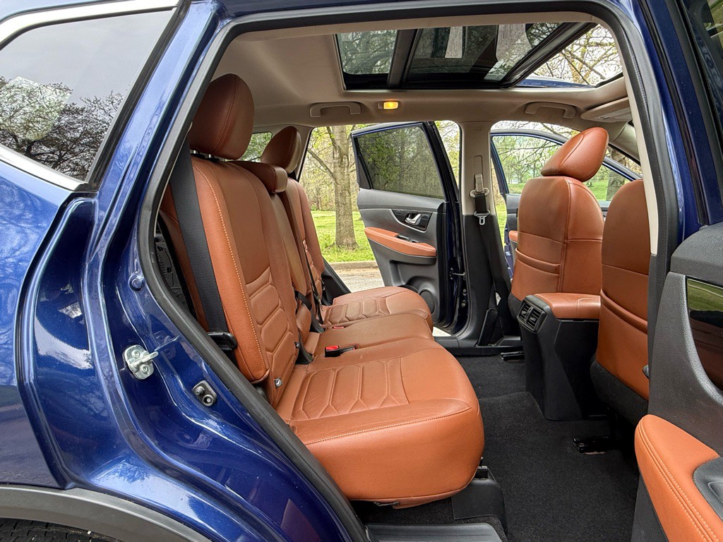 2017 Nissan Rogue Image 16