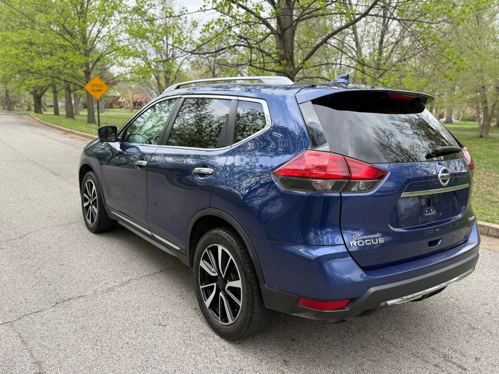 2017 Nissan Rogue Image 24