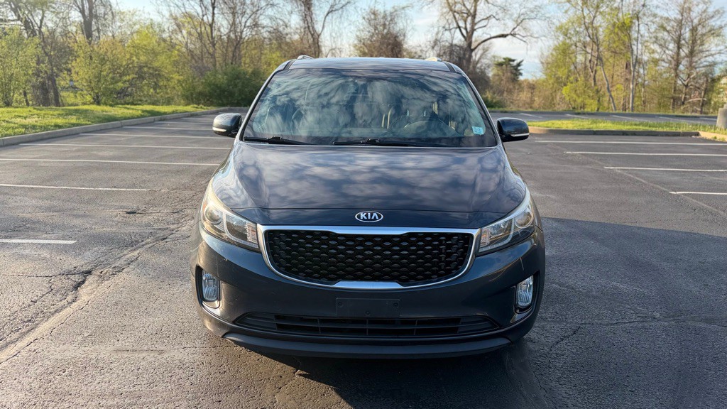 2016 Kia Sedona Image 2