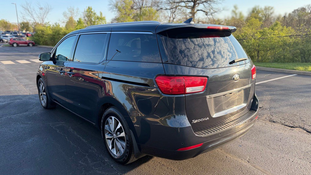 2016 Kia Sedona Image 7