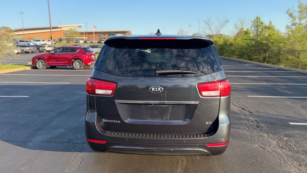 2016 Kia Sedona Image 8