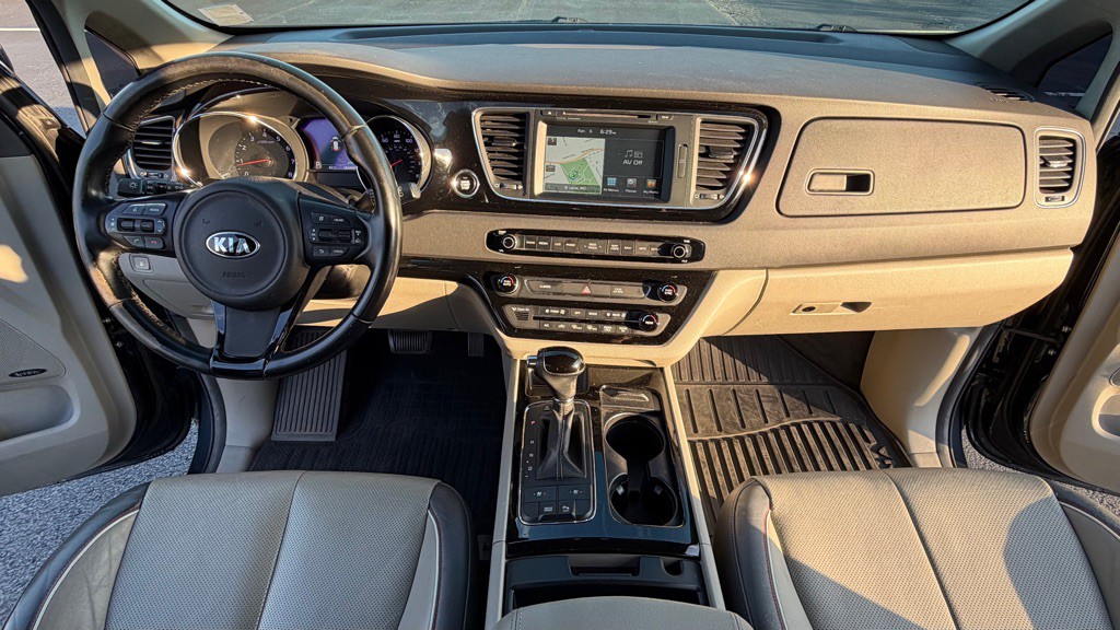 2016 Kia Sedona Image 11