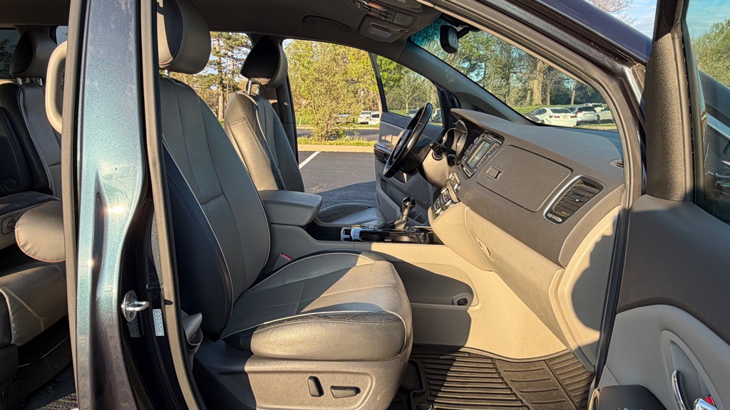 2016 Kia Sedona Image 12