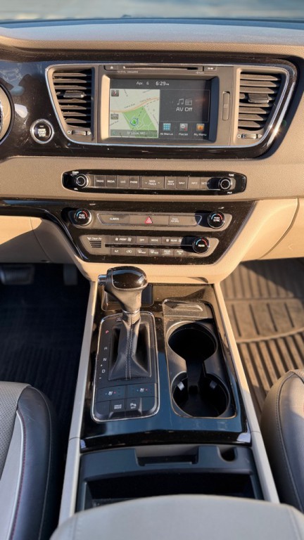 2016 Kia Sedona Image 14