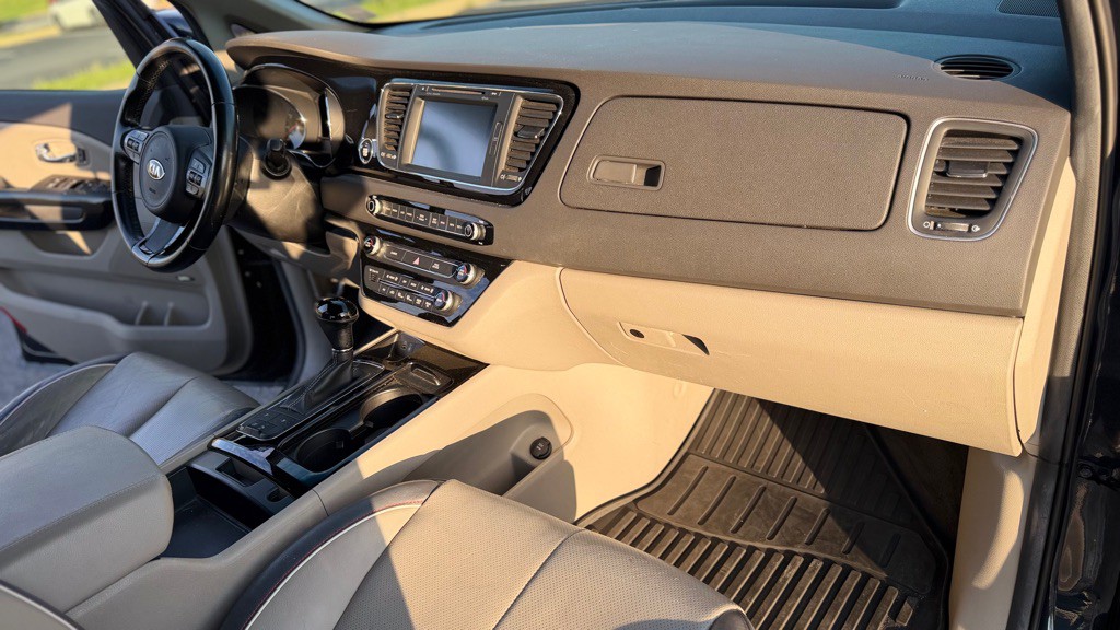 2016 Kia Sedona Image 15