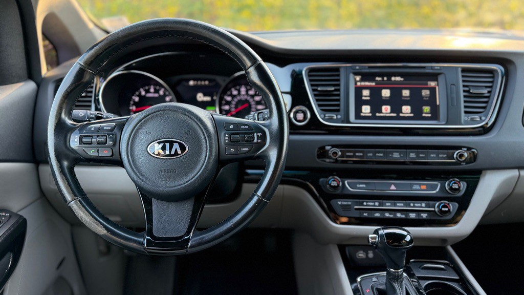 2016 Kia Sedona Image 16